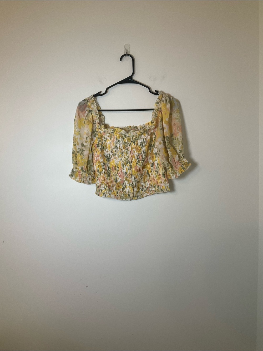 ASTR The Label Floral Smocked Puff Sleeve Crop Top Size S